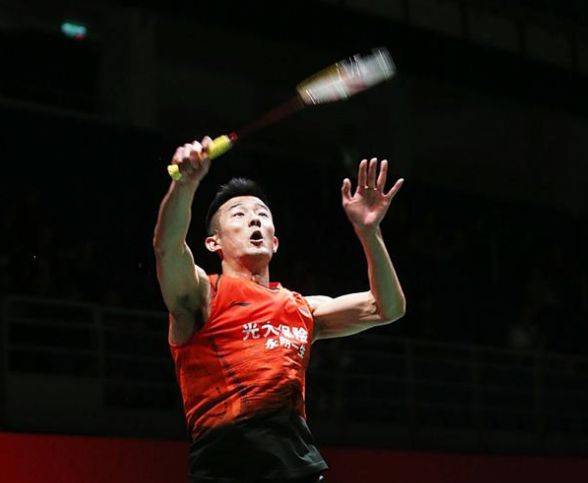 伸出了援助 伸出了援助